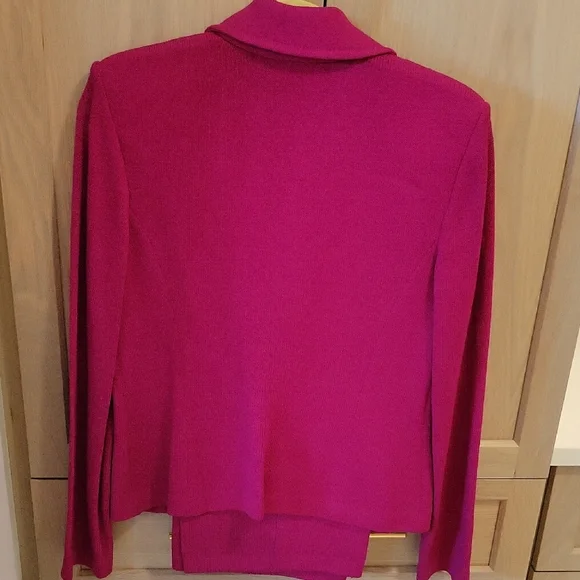 St. John Vibrant Pink Blazer & Matching Pants Suit - Picture 5 of 9